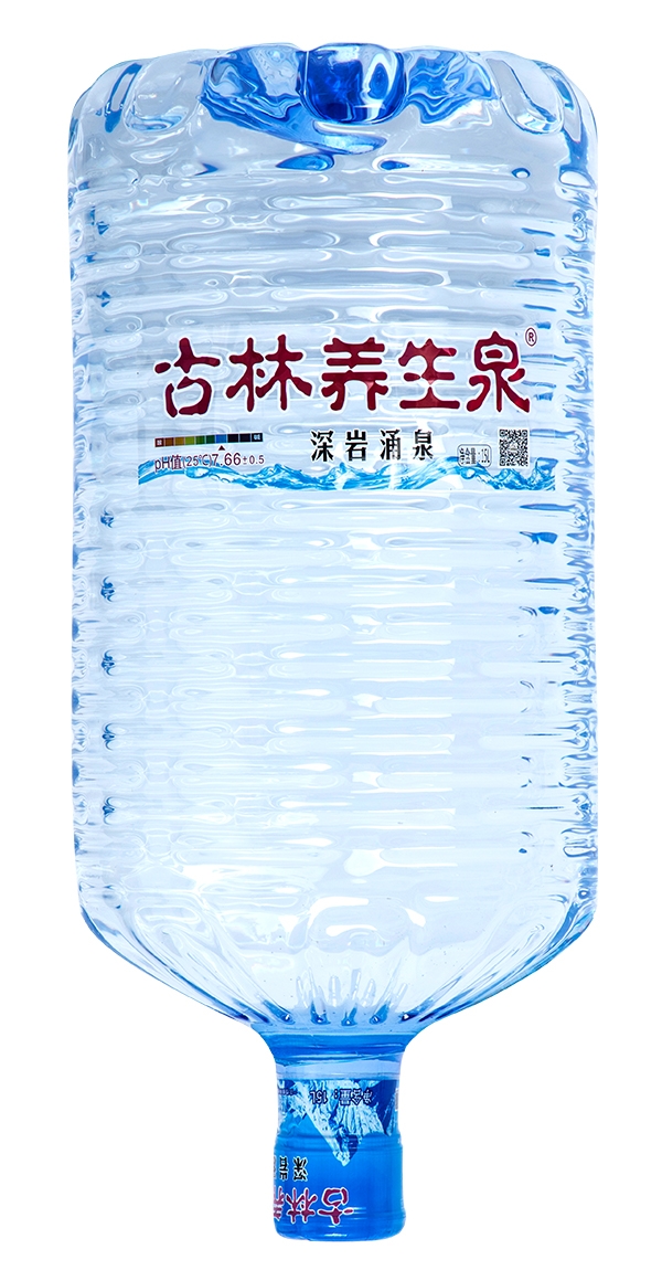 飲用山泉水